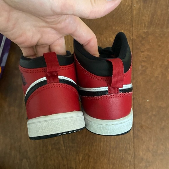 Red Black Jordan from Footlocker! 1.5 boys - Picture 4 of 4